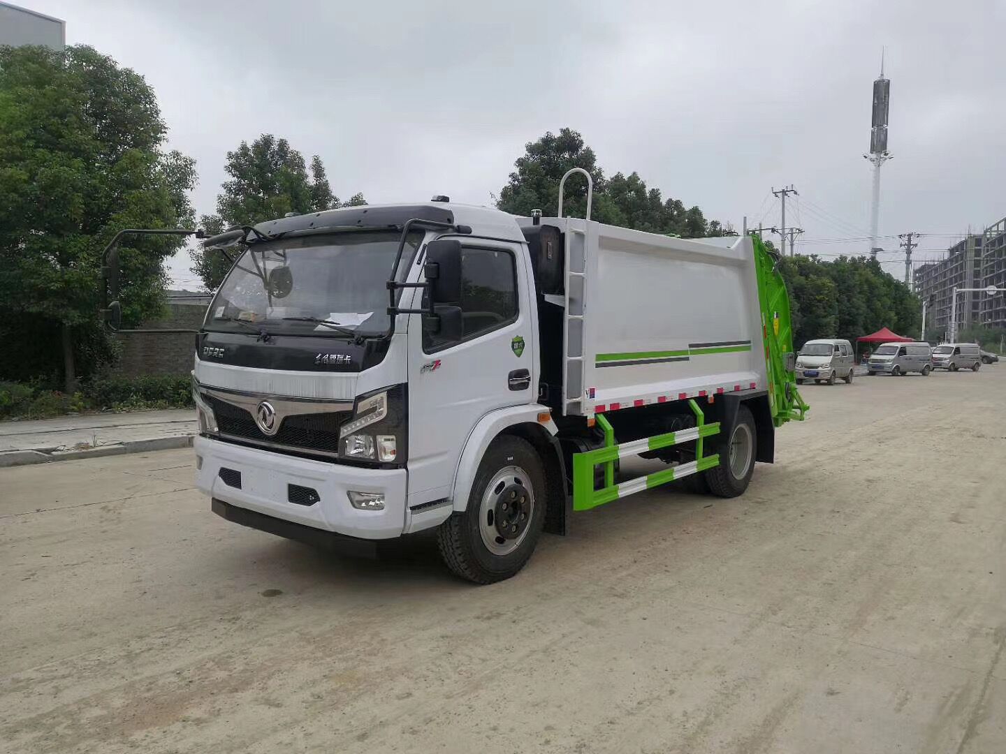 東風(fēng)多利卡壓縮式垃圾車